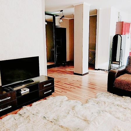 Apartment On Sauran Str Center Astana Luaran gambar